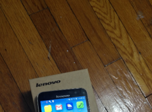 一台5英寸LENOVO 智能手机出售，9层新，只用过1年，售价92